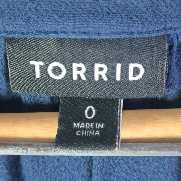 TORRID Navy Blue Crepe Embroidered Sleeveless Blouse Womens Plhs Size 0 - Picture 9 of 9